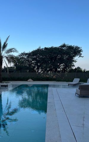 Apartamento à venda com 182m², 3 quartos e 3 vagas Apartamento à venda com 182m², 3 quartos e 3 vagasÁrea comum - Piscina