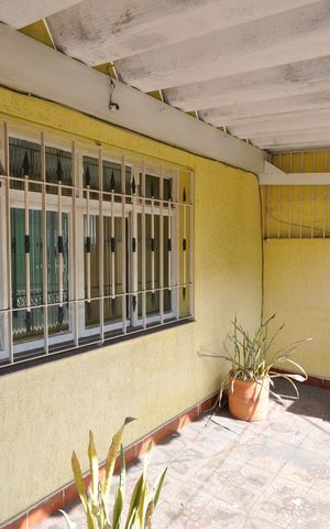 Casa para alugar com 120m², 2 quartos e sem vagaVaranda