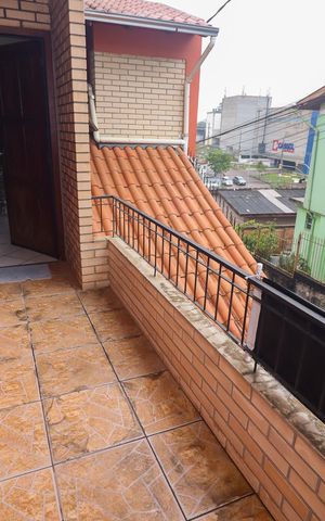 Casa à venda com 210m², 5 quartos e 2 vagas Casa à venda com 210m², 5 quartos e 2 vagasHall de entrada
