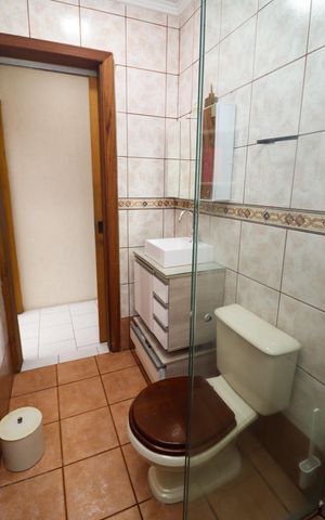 Casa à venda com 210m², 5 quartos e 2 vagas Casa à venda com 210m², 5 quartos e 2 vagasBanheiro 1