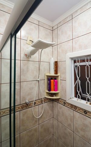 Casa à venda com 210m², 5 quartos e 2 vagas Casa à venda com 210m², 5 quartos e 2 vagasBanheiro 1