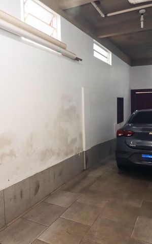 Casa à venda com 210m², 5 quartos e 2 vagas Casa à venda com 210m², 5 quartos e 2 vagasGaragem