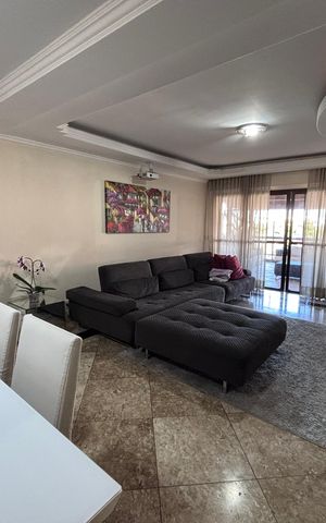 Apartamento à venda com 217m², 5 quartos e 4 vagas Apartamento à venda com 217m², 5 quartos e 4 vagasSala
