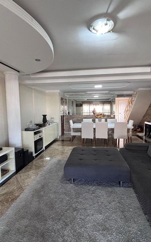 Apartamento à venda com 217m², 5 quartos e 4 vagas Apartamento à venda com 217m², 5 quartos e 4 vagasSala