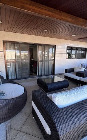 Apartamento à venda com 217m², 5 quartos e 4 vagas Apartamento à venda com 217m², 5 quartos e 4 vagasVaranda