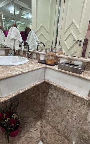 Apartamento à venda com 217m², 5 quartos e 4 vagas Apartamento à venda com 217m², 5 quartos e 4 vagasLavabo