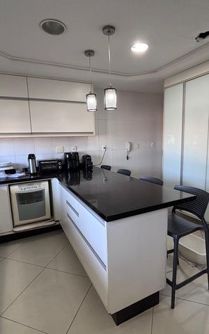 Apartamento à venda com 217m², 5 quartos e 4 vagas Apartamento à venda com 217m², 5 quartos e 4 vagasCozinha