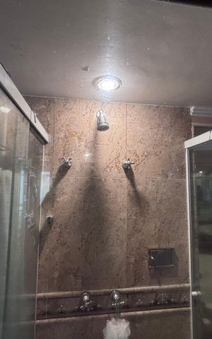 Apartamento à venda com 217m², 5 quartos e 4 vagas Apartamento à venda com 217m², 5 quartos e 4 vagasBanheiro do quarto 5