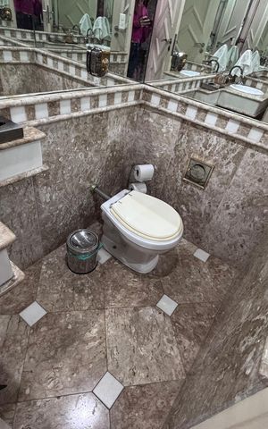 Apartamento à venda com 217m², 5 quartos e 4 vagas Apartamento à venda com 217m², 5 quartos e 4 vagasLavabo