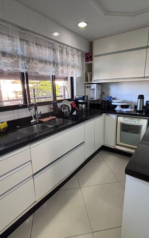 Apartamento à venda com 217m², 5 quartos e 4 vagas Apartamento à venda com 217m², 5 quartos e 4 vagasCozinha
