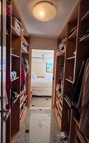 Apartamento à venda com 217m², 5 quartos e 4 vagas Apartamento à venda com 217m², 5 quartos e 4 vagasCloset do quarto 5