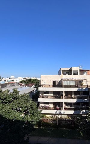 Apartamento à venda com 217m², 5 quartos e 4 vagas Apartamento à venda com 217m², 5 quartos e 4 vagasVaranda