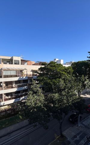 Apartamento à venda com 217m², 5 quartos e 4 vagas Apartamento à venda com 217m², 5 quartos e 4 vagasVaranda