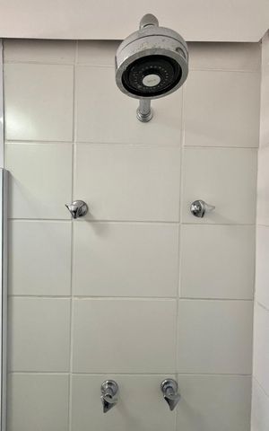 Apartamento à venda com 80m², 3 quartos e 2 vagas Apartamento à venda com 80m², 3 quartos e 2 vagasBanheiro da Suíte