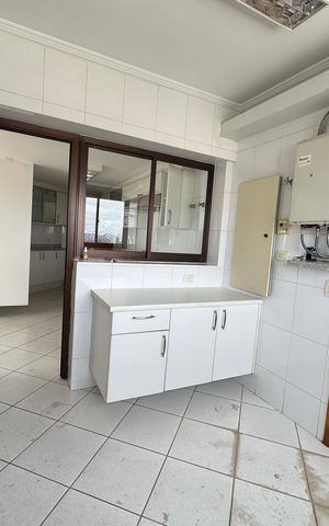 Apartamento à venda com 492m², 5 quartos e 5 vagas Apartamento à venda com 492m², 5 quartos e 5 vagasÁrea de Serviço