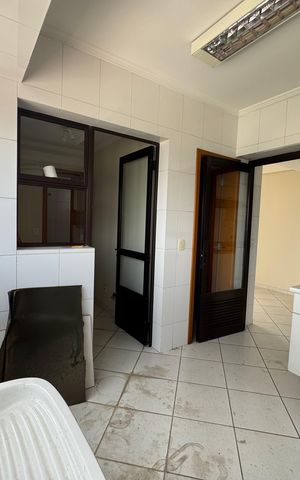 Apartamento à venda com 492m², 5 quartos e 5 vagas Apartamento à venda com 492m², 5 quartos e 5 vagasÁrea de Serviço