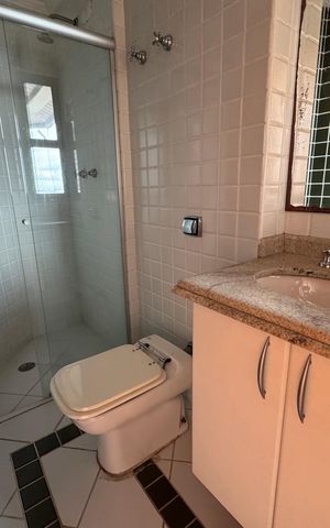 Apartamento à venda com 492m², 5 quartos e 5 vagas Apartamento à venda com 492m², 5 quartos e 5 vagasBanheiro da Suíte 1