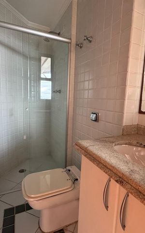 Apartamento à venda com 492m², 5 quartos e 5 vagas Apartamento à venda com 492m², 5 quartos e 5 vagasBanheiro da Suíte 1