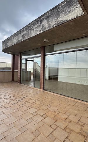 Apartamento à venda com 492m², 5 quartos e 5 vagas Apartamento à venda com 492m², 5 quartos e 5 vagasQuintal
