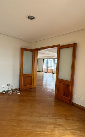 Apartamento à venda com 492m², 5 quartos e 5 vagas Apartamento à venda com 492m², 5 quartos e 5 vagasSala de TV