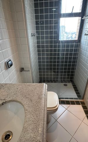 Apartamento à venda com 492m², 5 quartos e 5 vagas Apartamento à venda com 492m², 5 quartos e 5 vagasBanheiro da Suíte 4