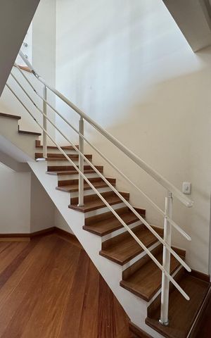 Apartamento à venda com 492m², 5 quartos e 5 vagas Apartamento à venda com 492m², 5 quartos e 5 vagasEscada