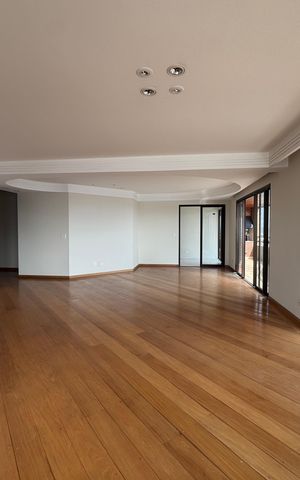 Apartamento à venda com 492m², 5 quartos e 5 vagas Apartamento à venda com 492m², 5 quartos e 5 vagasSala