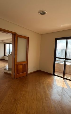 Apartamento à venda com 492m², 5 quartos e 5 vagas Apartamento à venda com 492m², 5 quartos e 5 vagasSala de TV