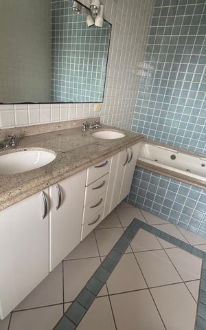 Apartamento à venda com 492m², 5 quartos e 5 vagas Apartamento à venda com 492m², 5 quartos e 5 vagasBanheiro da Suíte Master