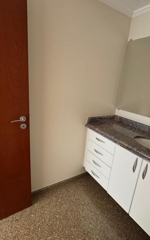 Apartamento à venda com 492m², 5 quartos e 5 vagas Apartamento à venda com 492m², 5 quartos e 5 vagasBanheiro 6