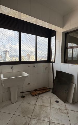 Apartamento à venda com 492m², 5 quartos e 5 vagas Apartamento à venda com 492m², 5 quartos e 5 vagasÁrea de Serviço