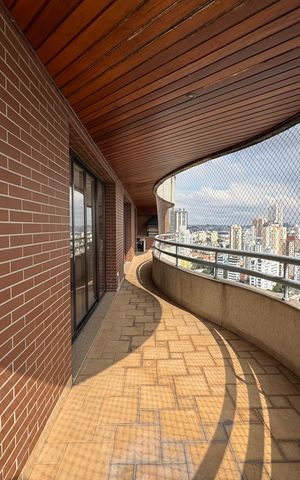 Apartamento à venda com 492m², 5 quartos e 5 vagas Apartamento à venda com 492m², 5 quartos e 5 vagasSacada