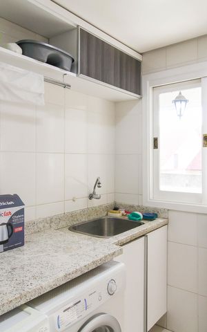 Casa à venda com 550m², 6 quartos e 4 vagas Casa à venda com 550m², 6 quartos e 4 vagasÁrea de Serviço