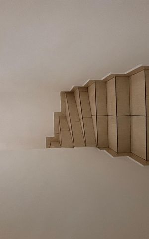 Casa à venda com 180m², 3 quartos e 5 vagas Casa à venda com 180m², 3 quartos e 5 vagasEscada para quartos