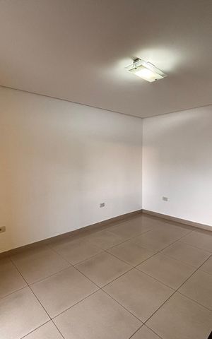 Casa à venda com 180m², 3 quartos e 5 vagas Casa à venda com 180m², 3 quartos e 5 vagasSala