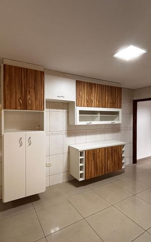 Casa à venda com 180m², 3 quartos e 5 vagas Casa à venda com 180m², 3 quartos e 5 vagasCozinha