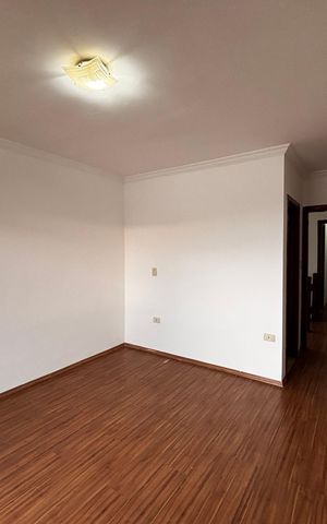 Casa à venda com 180m², 3 quartos e 5 vagas Casa à venda com 180m², 3 quartos e 5 vagasSuíte