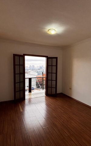 Casa à venda com 180m², 3 quartos e 5 vagas Casa à venda com 180m², 3 quartos e 5 vagasSuíte