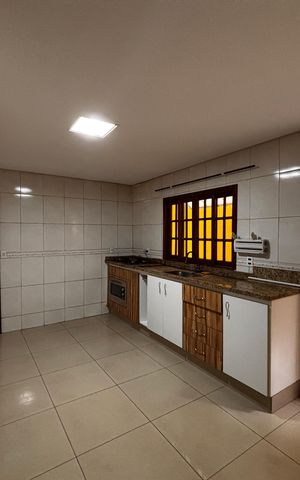 Casa à venda com 180m², 3 quartos e 5 vagas Casa à venda com 180m², 3 quartos e 5 vagasCozinha
