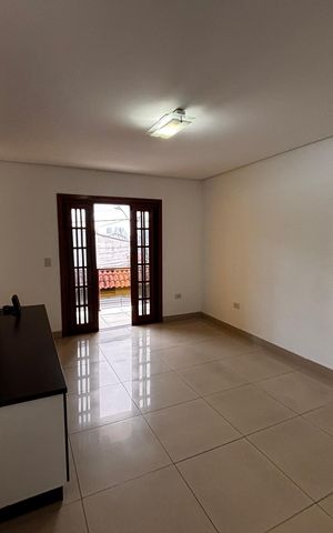 Casa à venda com 180m², 3 quartos e 5 vagas Casa à venda com 180m², 3 quartos e 5 vagasSala