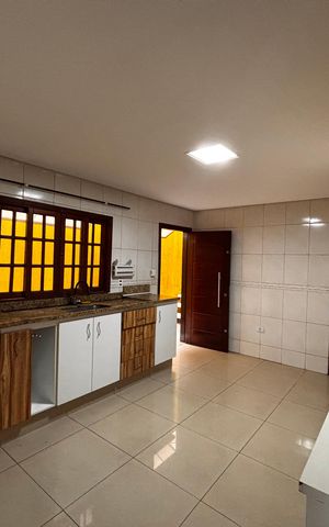 Casa à venda com 180m², 3 quartos e 5 vagas Casa à venda com 180m², 3 quartos e 5 vagasCozinha