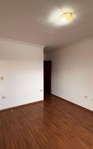Casa à venda com 180m², 3 quartos e 5 vagas Casa à venda com 180m², 3 quartos e 5 vagasSuíte
