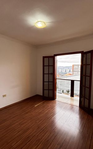 Casa à venda com 180m², 3 quartos e 5 vagas Casa à venda com 180m², 3 quartos e 5 vagasSuíte