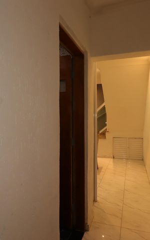 Casa para alugar com 454m², 4 quartos e 8 vagasCorredor primeiro piso