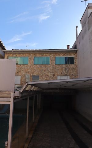 Casa para alugar com 454m², 4 quartos e 8 vagasFachada interna