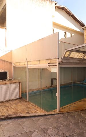 Casa para alugar com 454m², 4 quartos e 8 vagasPiscina