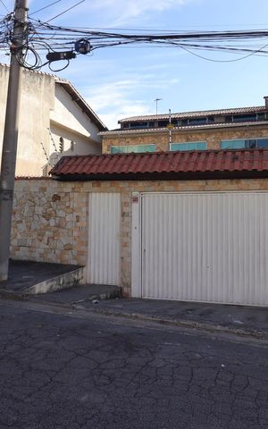 Casa para alugar com 454m², 4 quartos e 8 vagasFachada externa