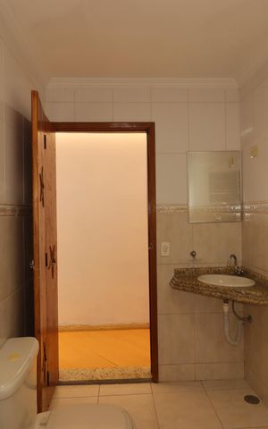 Casa para alugar com 454m², 4 quartos e 8 vagasBanheiro Social