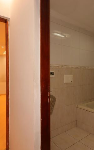 Casa para alugar com 454m², 4 quartos e 8 vagasCorredor segundo piso