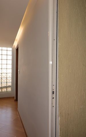 Casa para alugar com 454m², 4 quartos e 8 vagasCorredor segundo piso